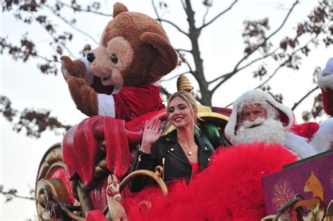 Disneyland Paris Fête 90 Ans De Magie Avec Mickey Firstluxe