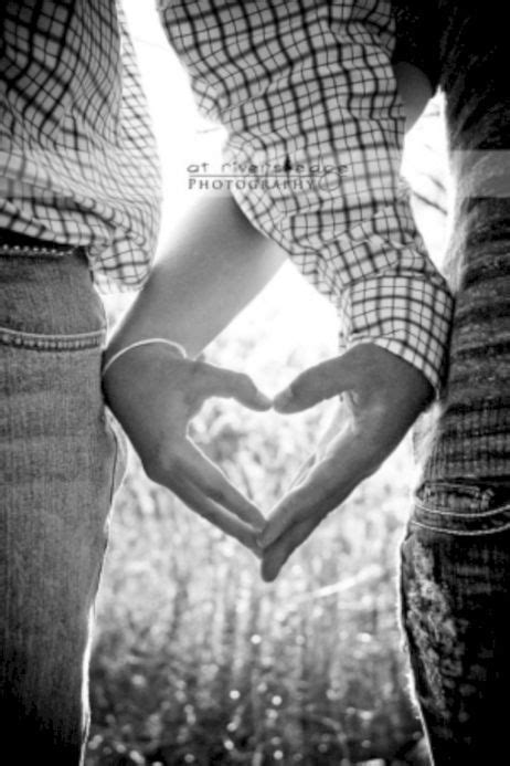 55 Best Engagement Poses Inspirations For Sweet Memories 05