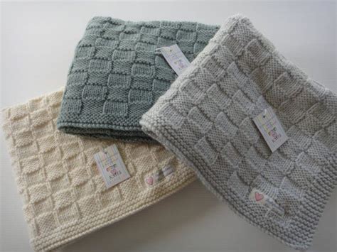 Eine decke für kinderwagen im sommer sollte aber nicht zu heiß werden. Baby Blanket hand knit, hand knitted cot blanket, baby ...