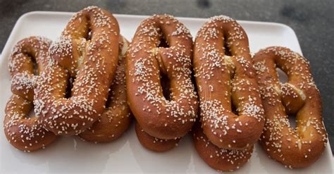 Food Hunters Guide To Cuisine South Philly Style Soft Pretzels