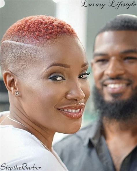 Barber cutting man's hair in barber shop. 6 Fade Haircuts for Women by Step the Barber