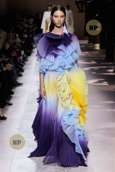 Pfw Givenchy Showhaute Couture Fashion Week News Magazine