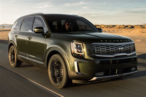 Thanks to an enlarged wheelbase, there is more foot space in the salon, and a rolling roof. New Kia Telluride 2019 review | Auto Express