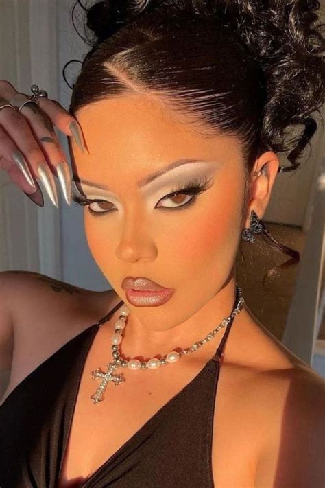 25 best y2k makeup looks to try this year y2k makeup early 2000s makeup bright eye makeup
