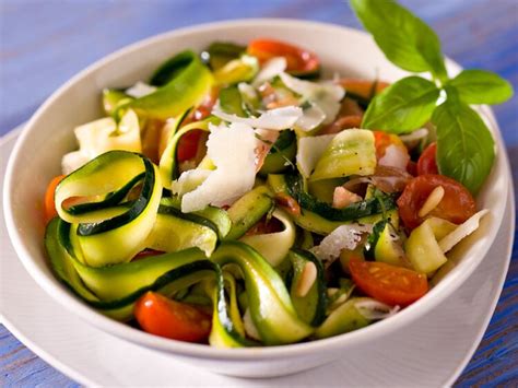 Recettes cuisine est une bonne application et les personnes l'ayant téléchargée l'ont bien remarqué en lui donnant une bonne note. Tagliatelles de courgettes - Recettes : recette sur ...
