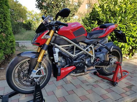 The engine produces a maximum peak output power of 155.00 hp (113.1 kw). Ducati Streetfighter S, 2009 god.