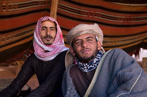 Why Do Middle Eastern Men Wear A Chequered Headdress