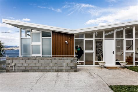 Just a short distance to the upper and lower villages, butterfly beach, hiking trails and the acclaimed montecito union school. An Architect's 1958 Midcentury in Tasmania Gets a Graceful ...