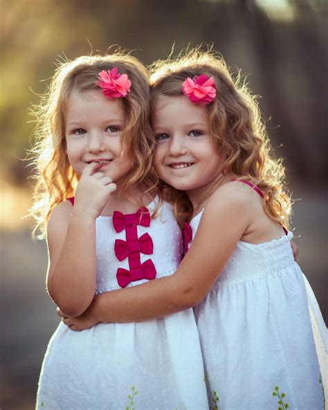 Twin Girls Photography Ideas Twinning Outfits For Fall Kids