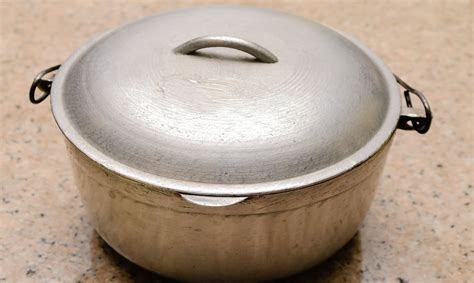 How To Season And Maintain A Dutch Oven To Keep It In Good Condition