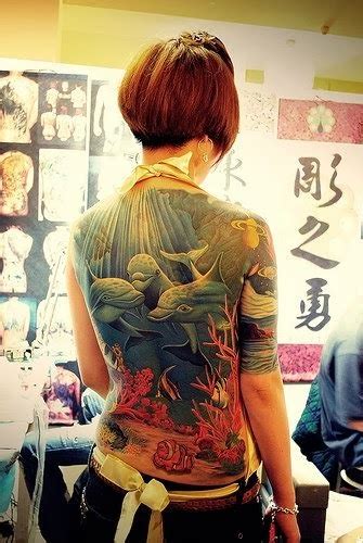 diva de brechó inspiração tatuagem nas costas