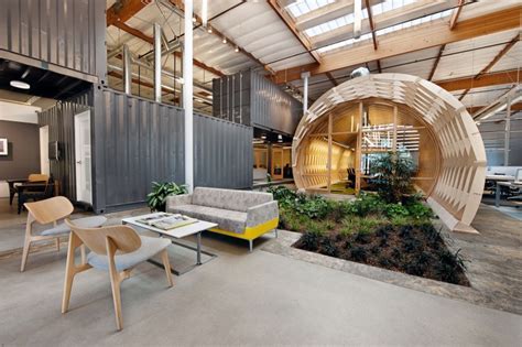 Fabulous Office Interior Design With Indoor Garden