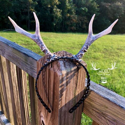 See how deer antlers have all of those ridges and bumps covering the bottom third or so? Deer Antler Headband / DIY /Christmas / Reindeer /Faux Horns / | Etsy | Antler headband, Deer ...