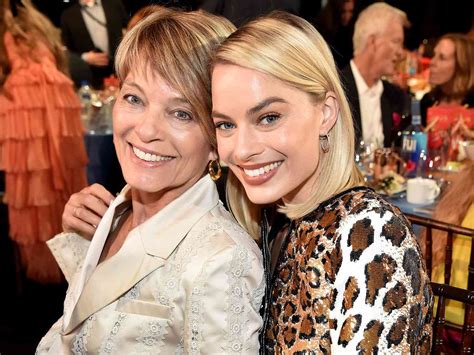 Meet Margot Robbie S Mom All About Sarie Kessler And Their Sweet Mother Daughter Relationship