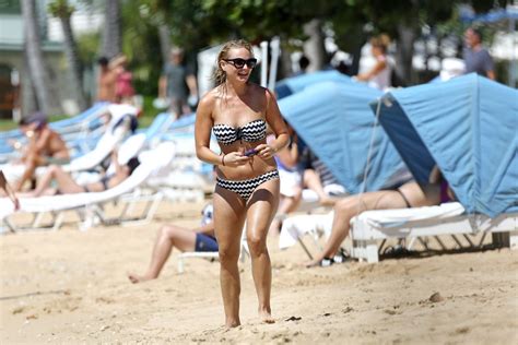 Miranda Lambert In Bikini At A Beach In Hawaii Hawtcelebs