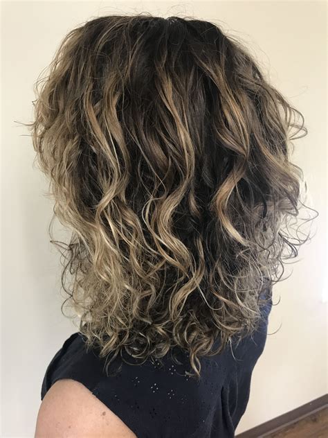 Balayage On Naturally Curly Hair What Is Balayage Balayage Hair Long Hair Styles Hair Color