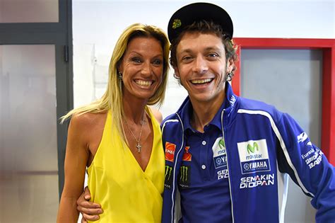 In particolare ha praticato danza classica per 12 anni. L'atleta-cantante non vedente Annalisa Minetti ha ...