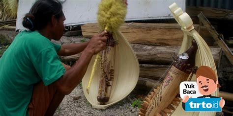 Cara Memainkan Sasando Alat Musik Tradisional Pulau Rote Ntt