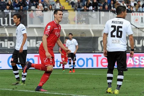 Hayat bilgisi dizisi ile oyunculuk kariyerine adım attı. Spezia Fc / Spezia Calcio 10 Footballentertainment ...