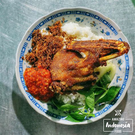 Ayamnya enak yang kesambar api! Warung Bebek Purnama, Kuliner Nendang di Surabaya yang 'Tak Punya Cabang'