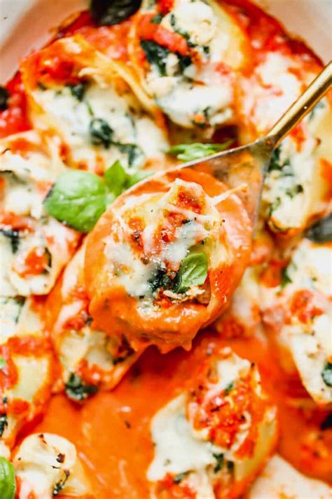 Chicken Stuffed Shells With Spinach Easy Chicken Recipes