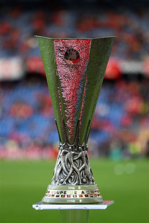 The latest uefa europa league news, rumours, table, fixtures, live scores, results & transfer news, powered by goal.com. Uefa Europa League Trophy / 2017/18 UEFA Europa League ...