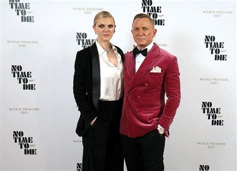 Daniel Craig Makes Rare Red Carpet Appearance With Daughter