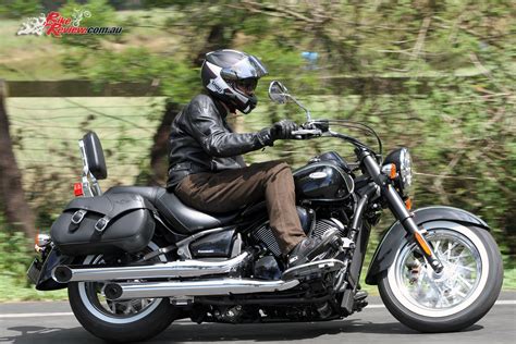 Its a very easy to ride and comfortable bike. Quick Test: Kawasaki Vulcan 900 Classic - Bike Review
