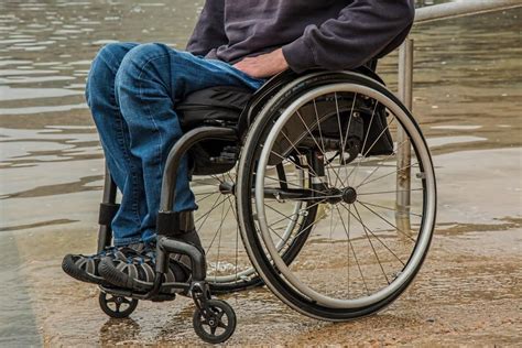 Quadriplegic Meaning Cause Symptoms Types Risk Factors Treatment