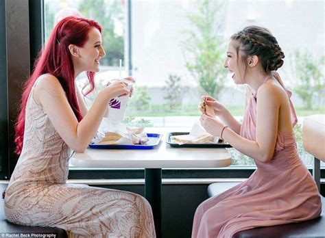 Lesbian Couple Take Prom Pictures At Taco Bell Before The Dance Daily Mail Online