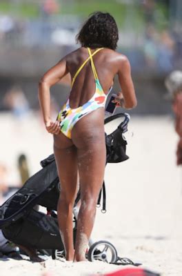 Photos Kelly Rowland Flaunts Figure In Swimsuit While On Vacation In