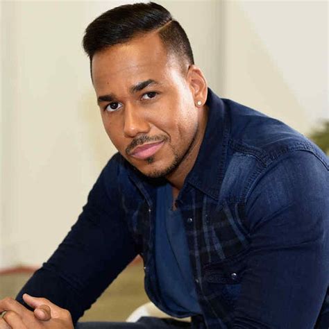 Los mejores vídeos de romeo santos. romeo-santos-pesce-d-aprile-april-fools