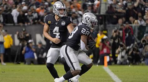 Raiders’ Derek Carr Named ‘Dark-Horse’ NFL MVP Candidate | Heavy.com