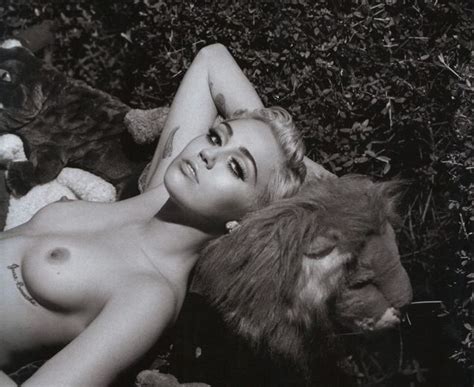 Miley Cyrus Desnuda En V Magazine