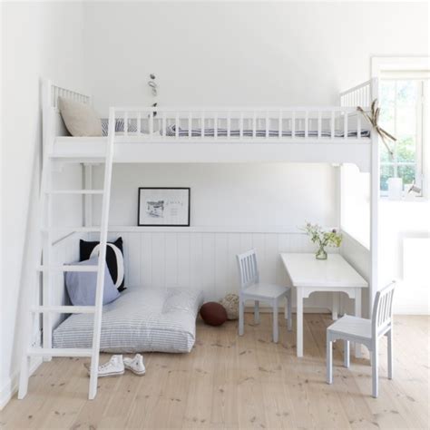 In their new york cottage, sea roost, mate gallery owners matt albiani and ron brand transformed the small bedroom into a dreamy coastal retreat by building a cozy captain's bed that. 17 Marvelous Space-Saving Loft Bed Designs Which Are Ideal ...