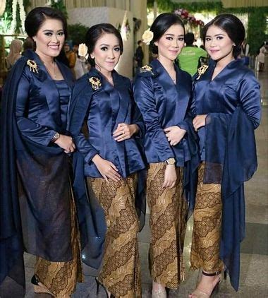 Bahan twist kuat, rapih, lembut dan nyaman. 30+ Model Baju Kebaya Seragam Keluarga Untuk Pernikahan ...