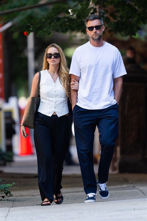 Jennifer Lawrence Wears An Outfit Perfect For Summer In The City Vogue