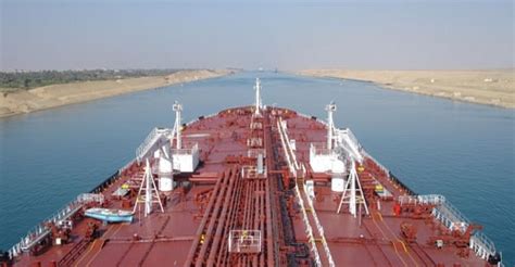 Tàu ever given nằm án ngữ khiến kênh đào suez kẹt cứng (ảnh: Kênh đào Suez có nguồn gốc từ thời Ai Cập cổ đại