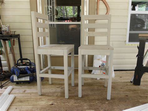 Need some extra seating in your living room or kitchen area? Ana White | Bar Stool - DIY Projects
