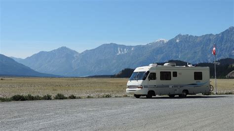 Travel With Kevin And Ruth Grizzly Bear Sighting