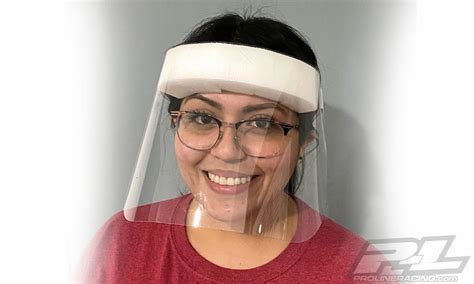Seeing that the standard ones on the market were bulky, uncomfortable, and far from aesthetically pleasing, we decided to design one. Pro-Line Face Shield | mikanews.de