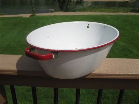 Our bath pod is designed for use in areas that require sanitizing and decontamination in your facility. Vintage 40s Enamelware BABY BATH TUB- 19" x 12 1/2"- oval ...