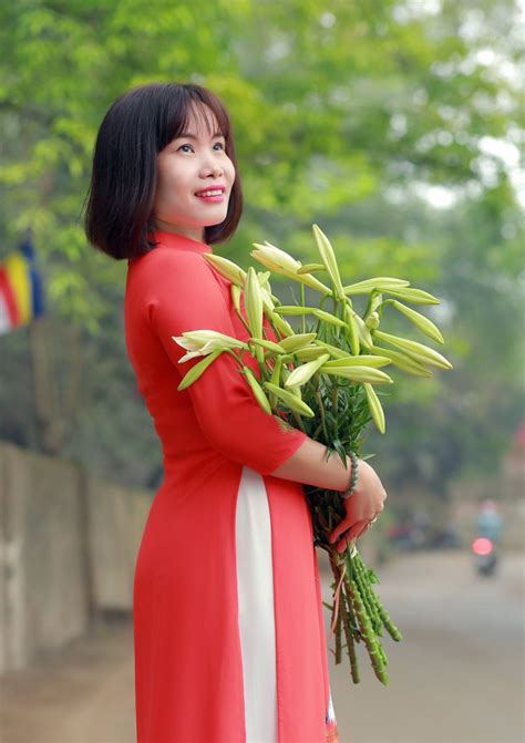 Nam sinh tát cô giáo ngay trên bục giảng làm dậy sóng mạng xã hội | tin nóng mới nhất hôm nay 19/2đăng ký kênh để cập nhật tin. Cô giáo Hoàng Thị Thơm- tấm gương điển hình tiên tiến ...