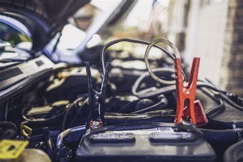 Autobatterie selber wechseln oder werkstatt? Autobatterie regelmäßig laden: Langes Leben für den ...