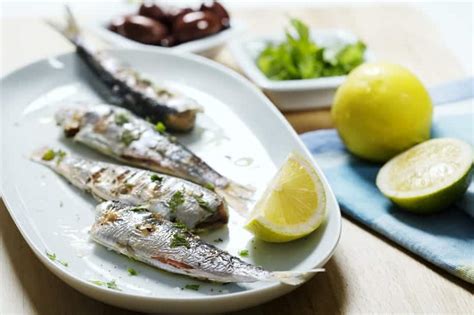 Sardines Vs Anchovies Whats The Difference Substitute Cooking