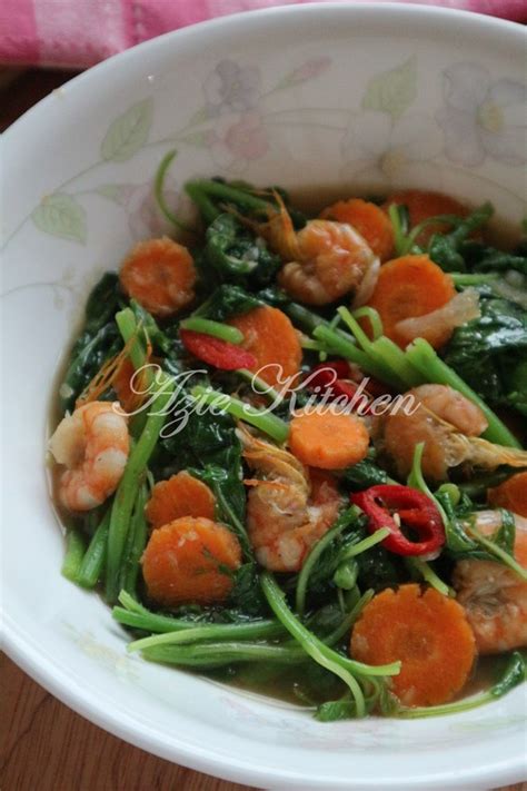 Resep rumahan dari bayam dan labu siam berpadu dengan kuah gurih santan, juga kencur yang semakin. Sayur Bayam Goreng Ala Fasha Sandha - Azie Kitchen