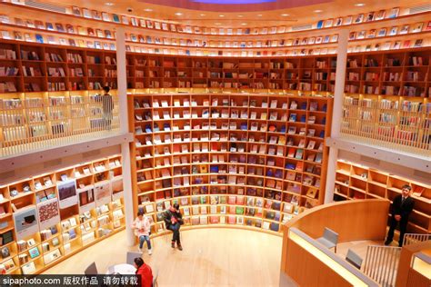 A Look Around Chinas Bookstores Cn