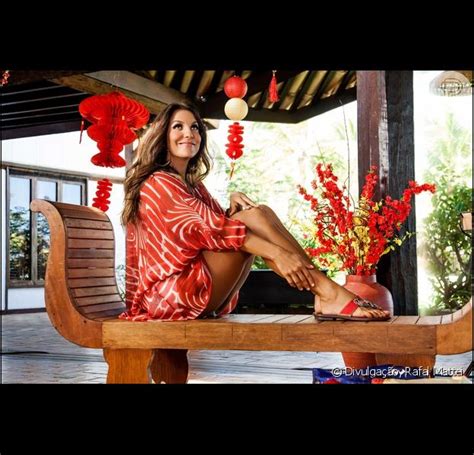 El gif animado de ivetesangalo anonovo reveillon perfecto para tus conversaciones. Ivete Sangalo posa sensual para a nova campanha de sua ...