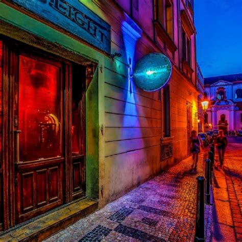 Nejznámější bar v Praze končí: legendární Blue Light ...