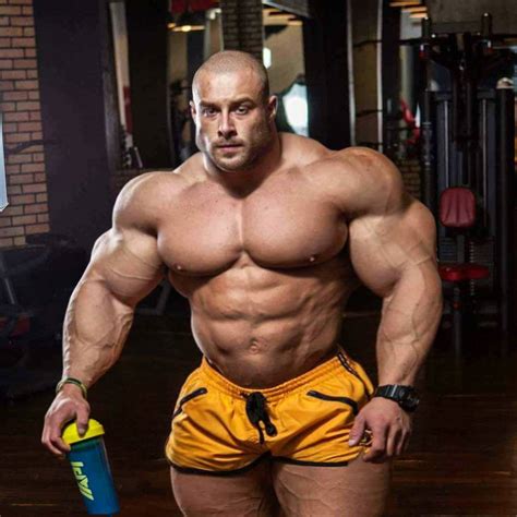 Sexy Bigguy Powerlifter Strongman Bodybuilder Photo